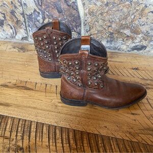 Embellished Frye western booties w/plenty of life!